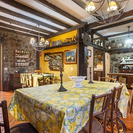 Home2book Traditional With Terrace & Pool Дом отдыха *