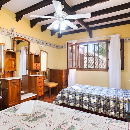 Home2book Traditional With Terrace & Pool Casa vacanze *