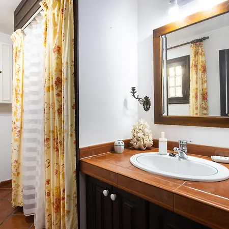 Home2book Traditional With Terrace & Pool