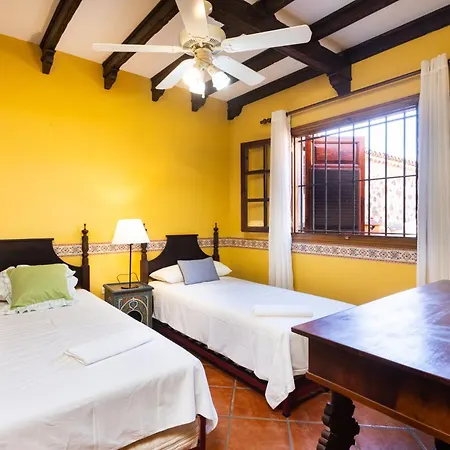 Home2book Traditional With Terrace & Pool Casa vacanze *