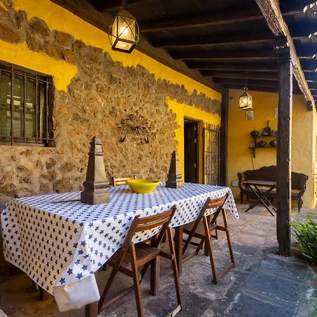 Home2book Traditional With Terrace & Pool Casa vacanze *