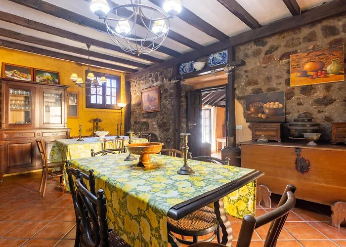 Home2book Traditional With Terrace & Pool بيت للعطل